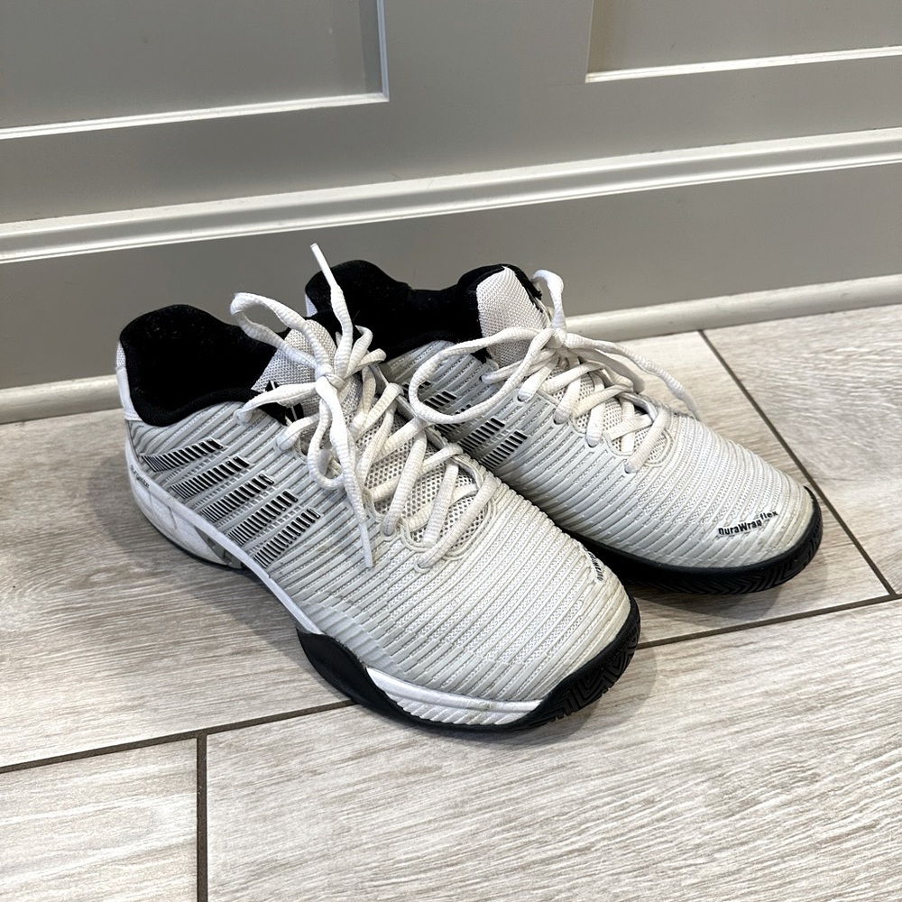 K Swiss tennis court shoes, men’s size 8.5